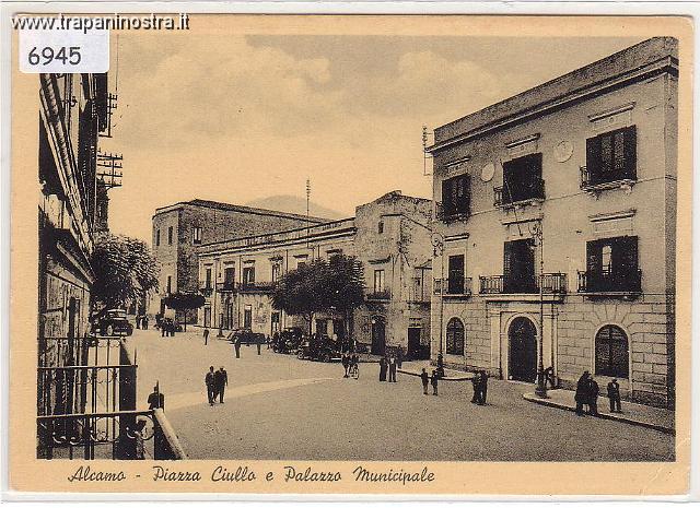 Alcamo- -Piazza_Ciullo-Palazzo_Municipio.jpg